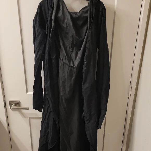 Gothic Hooded Black Halloween Cape - Picture 2 of 5